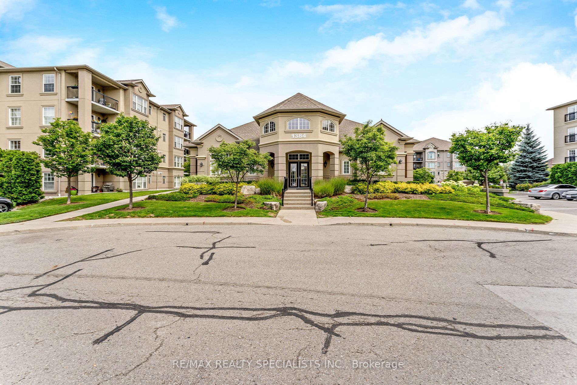 1370 Main Street E, #202