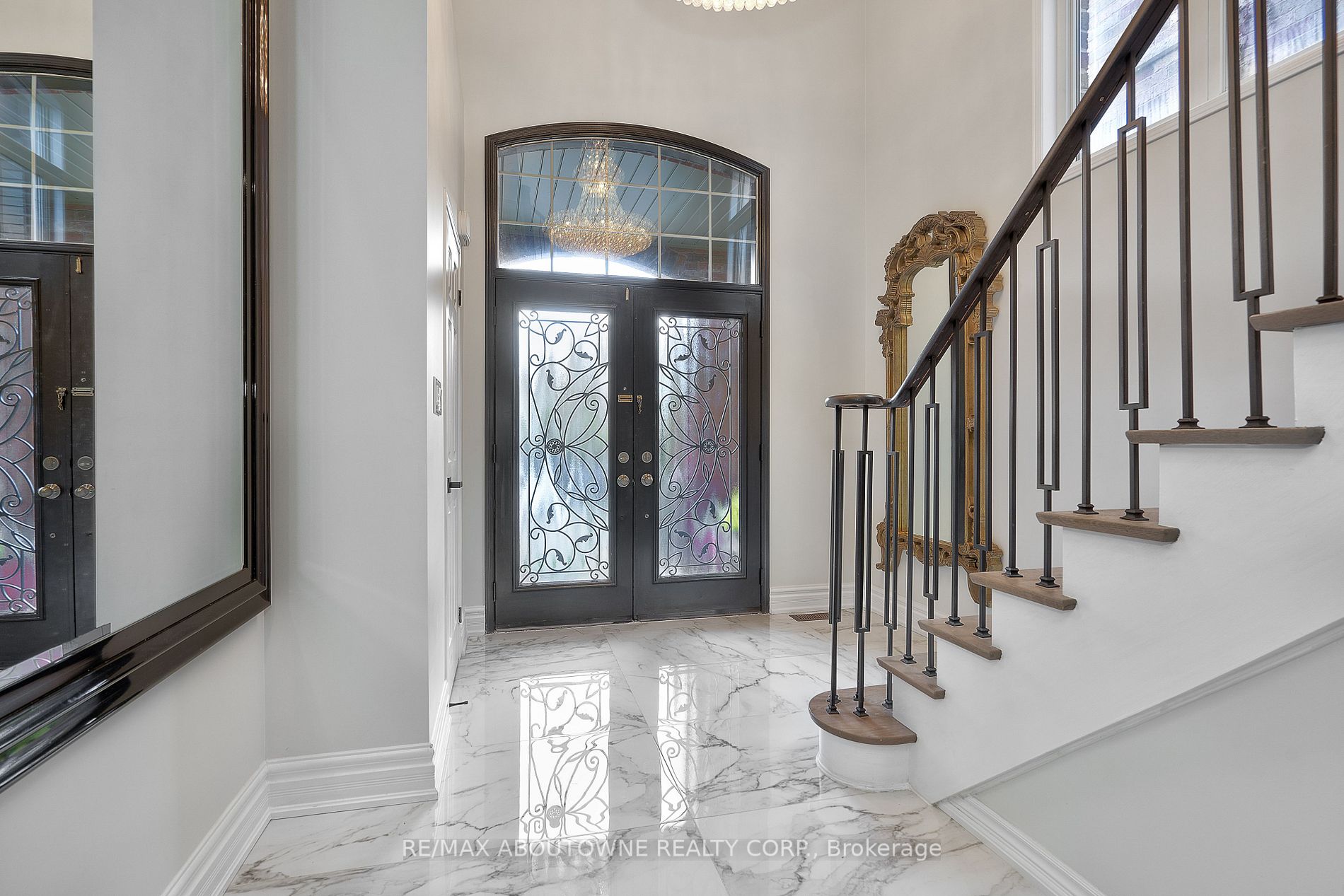 889 Stoutt Crescent