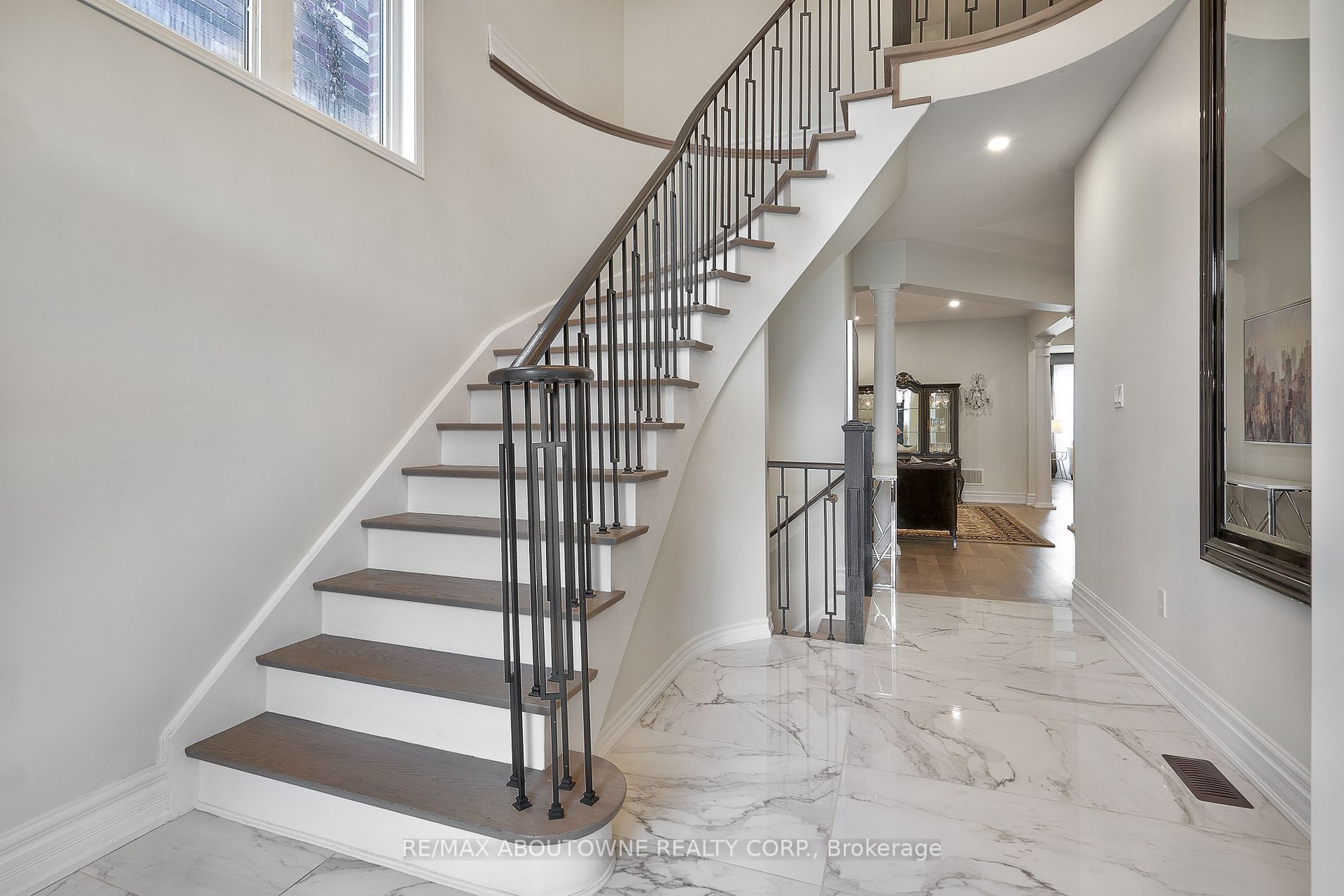 889 Stoutt Crescent
