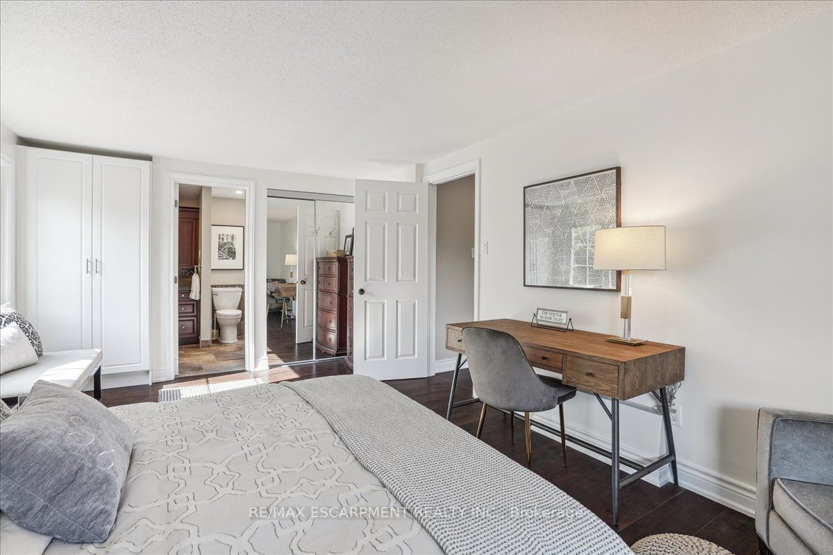 2860 Remea Crt