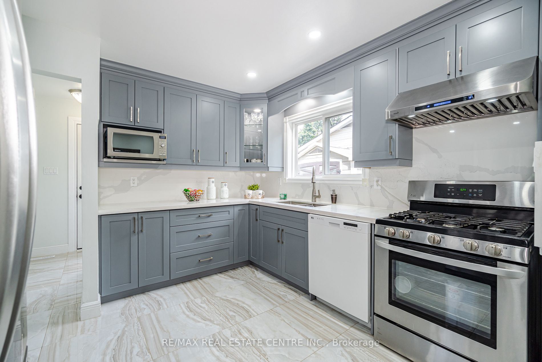229 Archdekin Dr