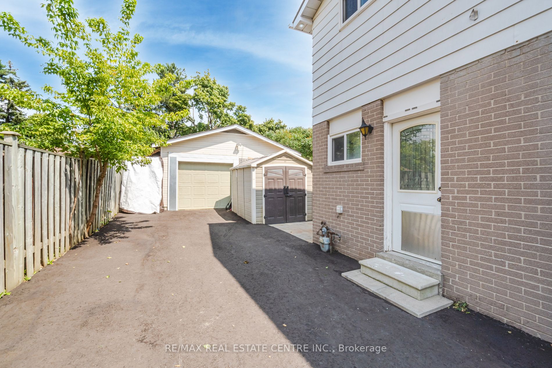 229 Archdekin Dr