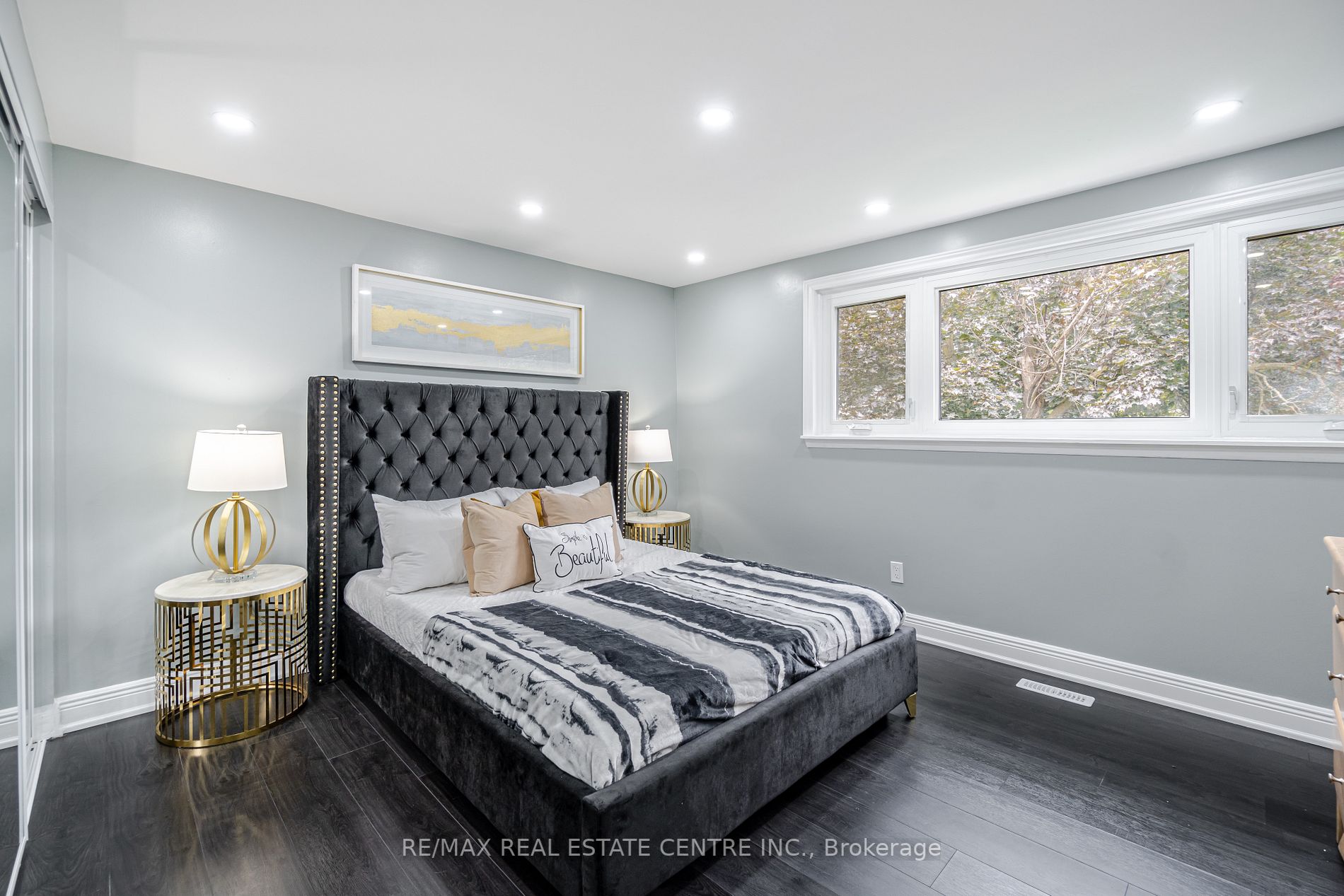 229 Archdekin Dr