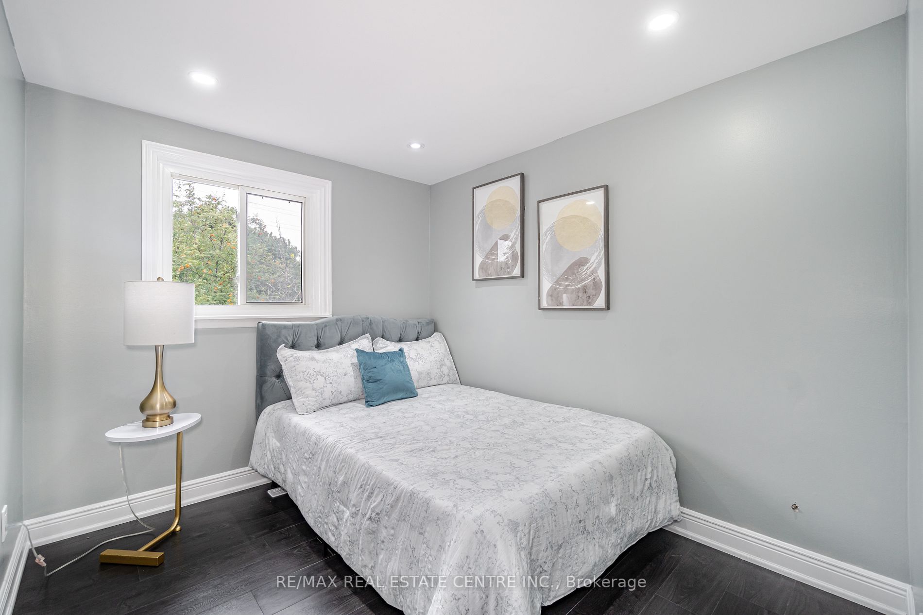 229 Archdekin Dr
