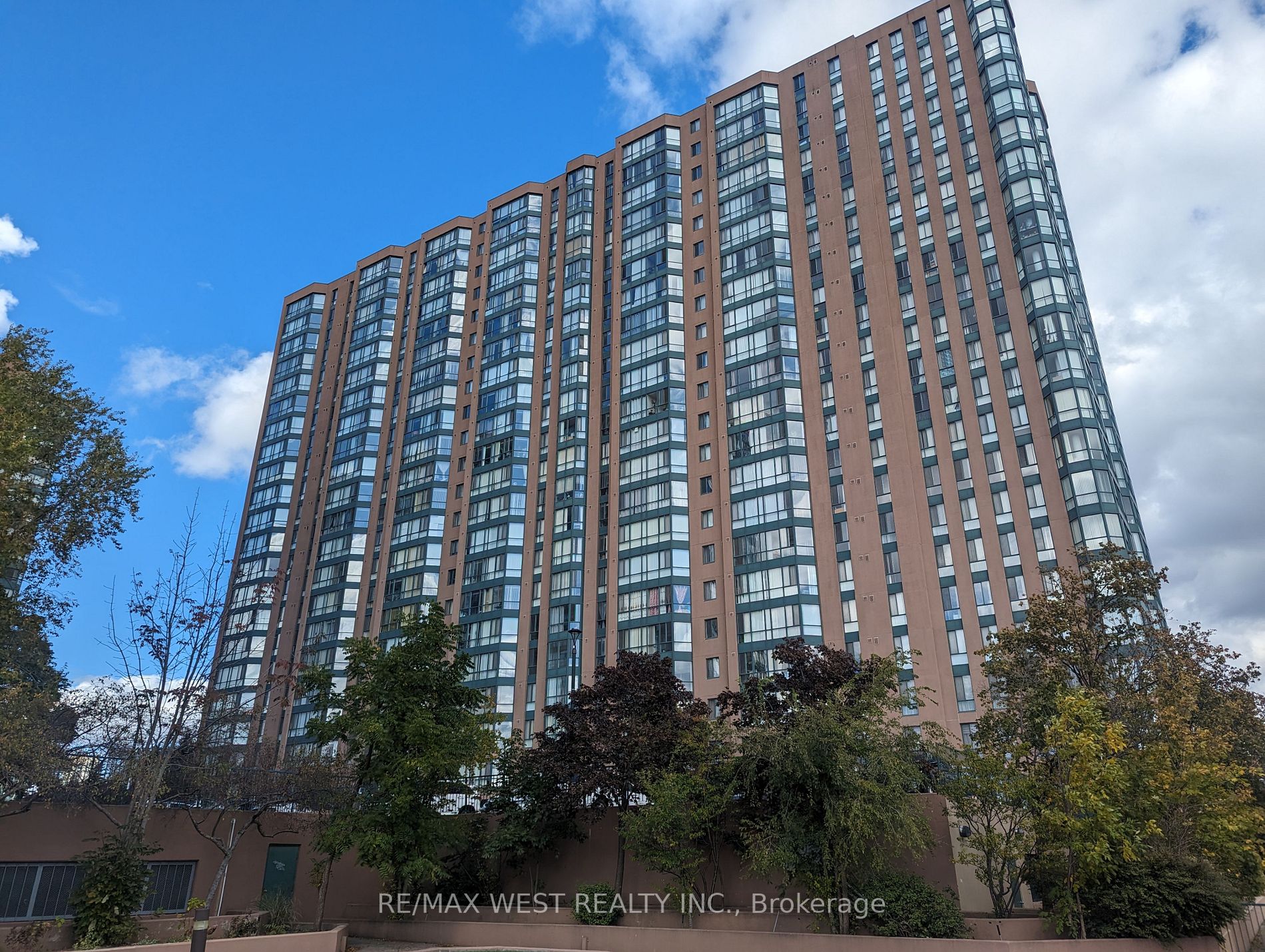 145 Hillcrest Ave, #1009