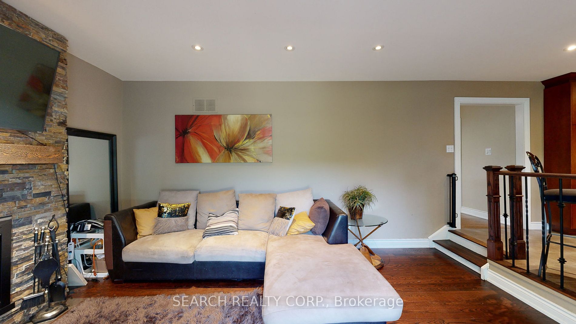13 Axminster Rd