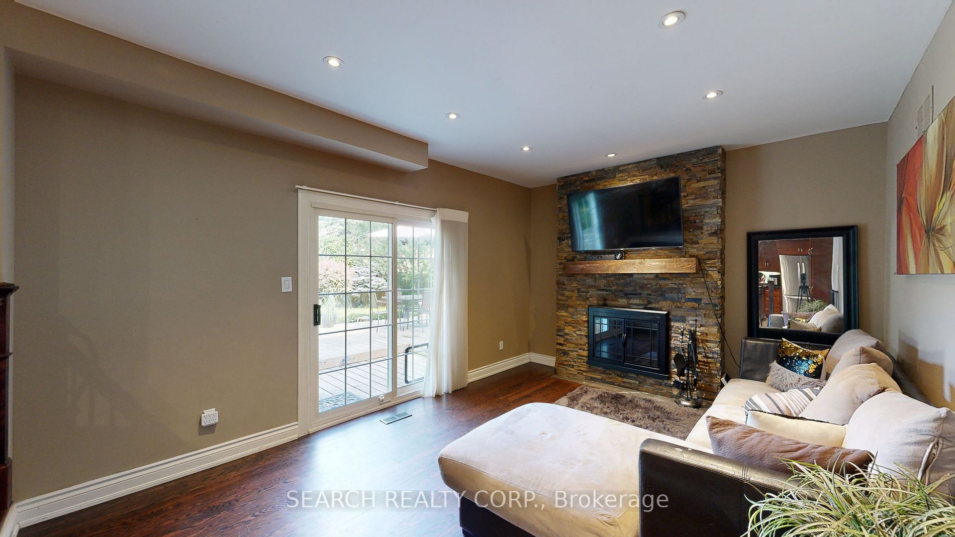13 Axminster Rd