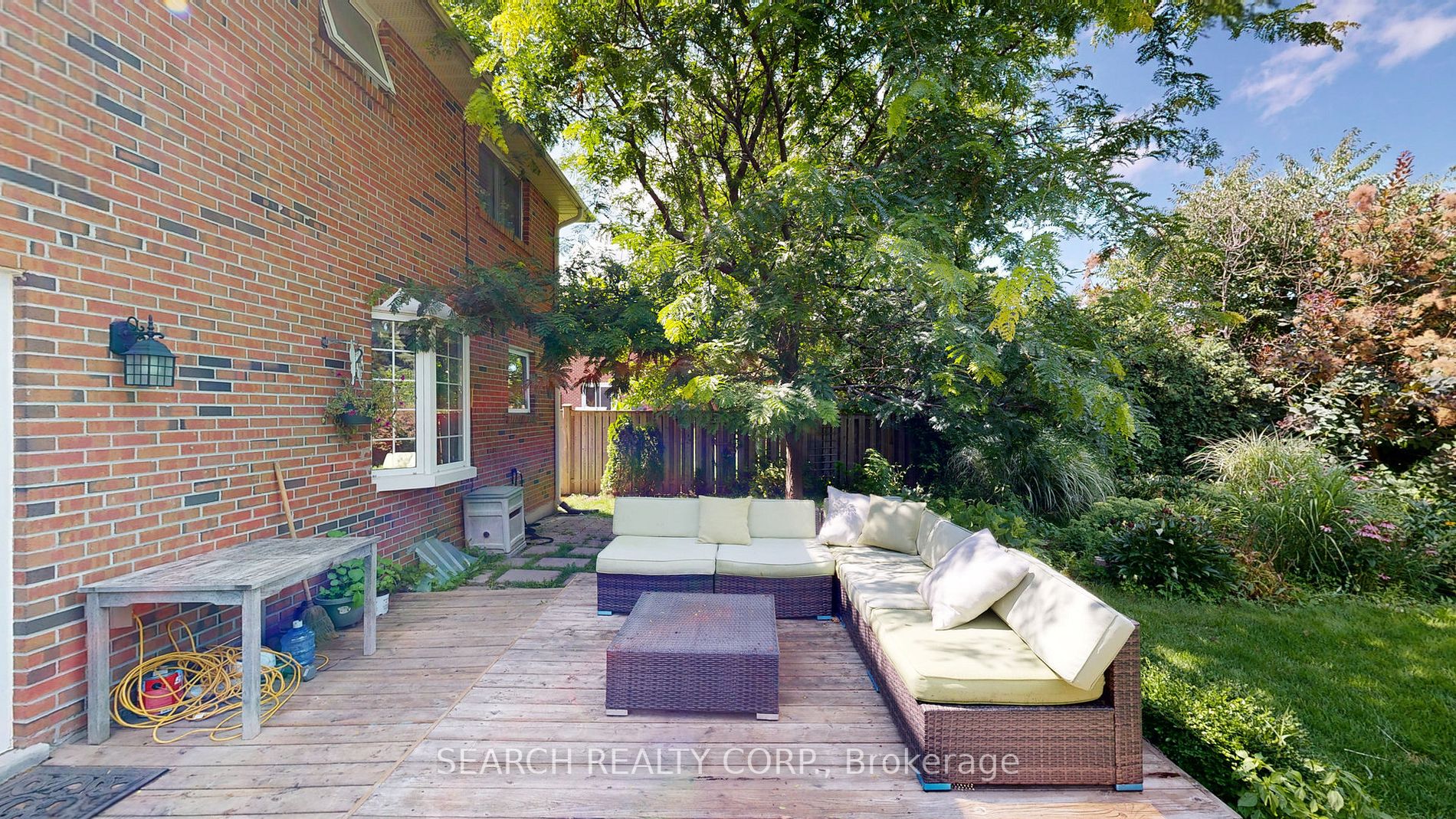 13 Axminster Rd