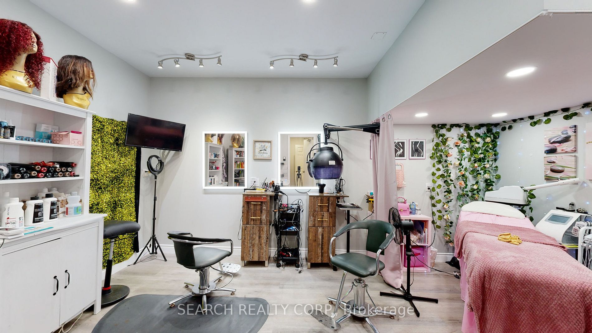 13 Axminster Rd