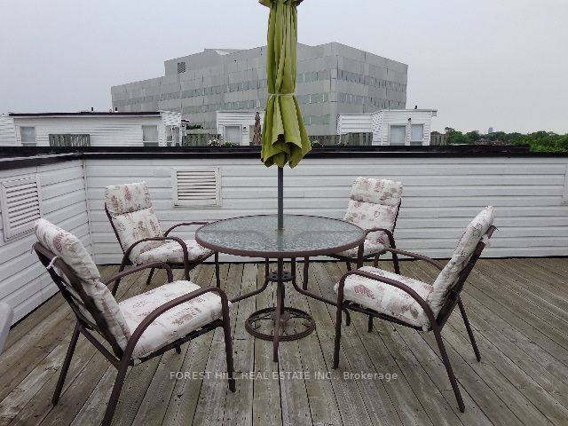 760 Lawrence Ave W, #90