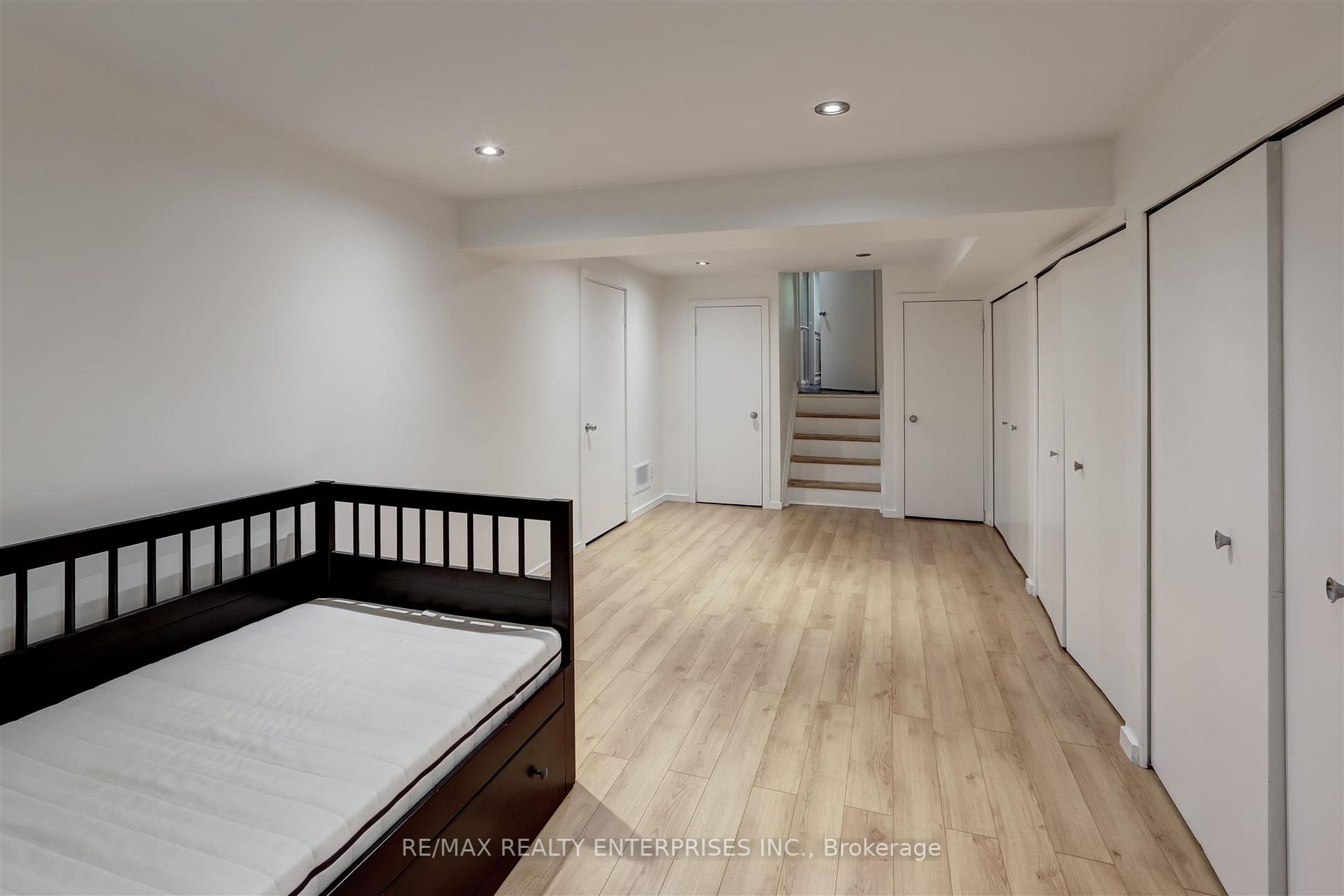1648 Angela Cres