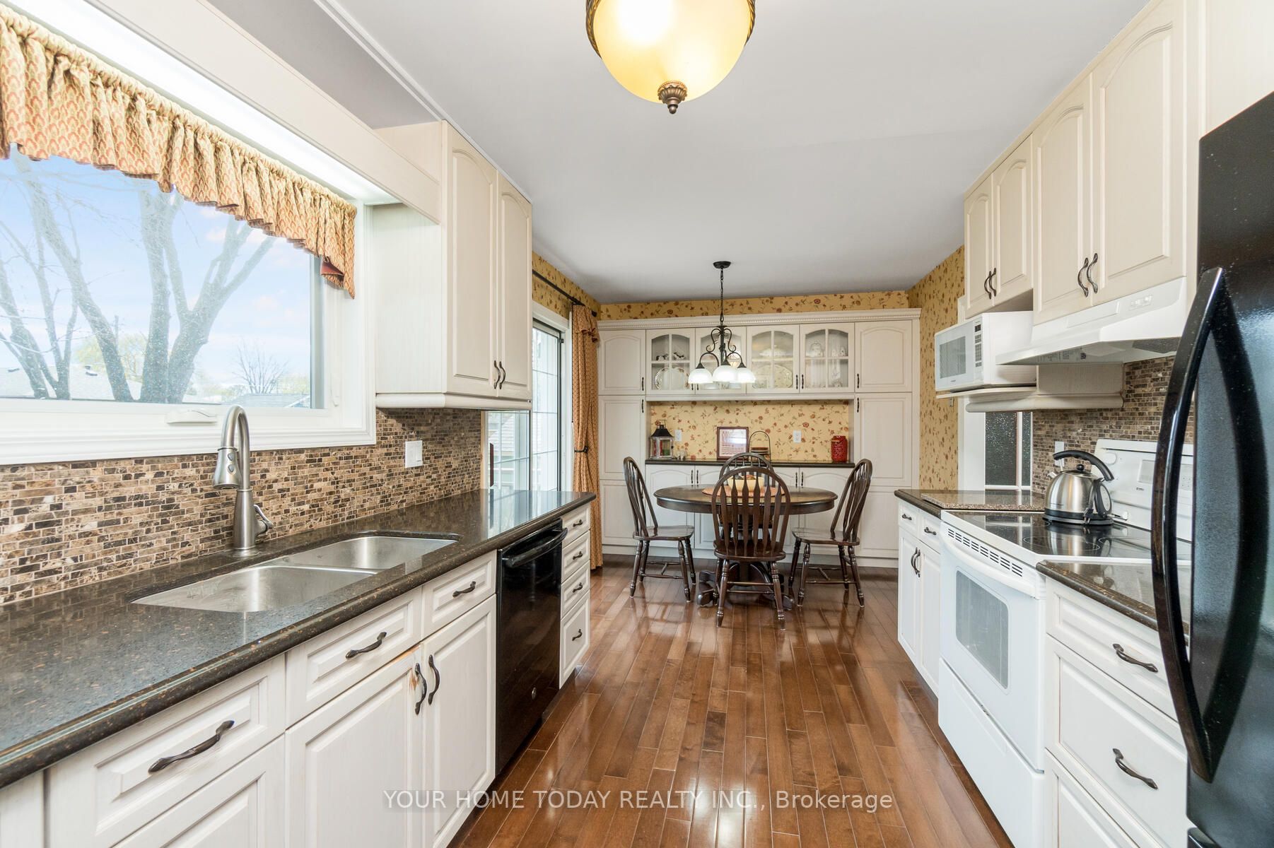 6 Hyland Avenue