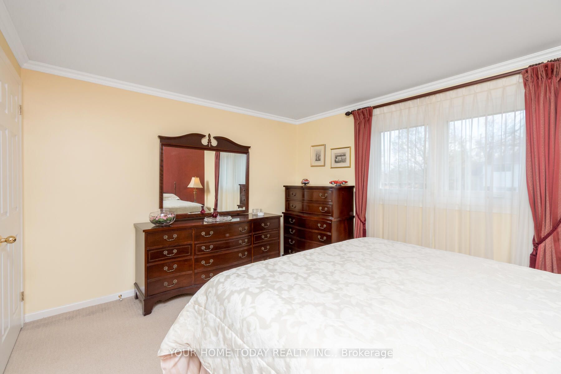 6 Hyland Avenue