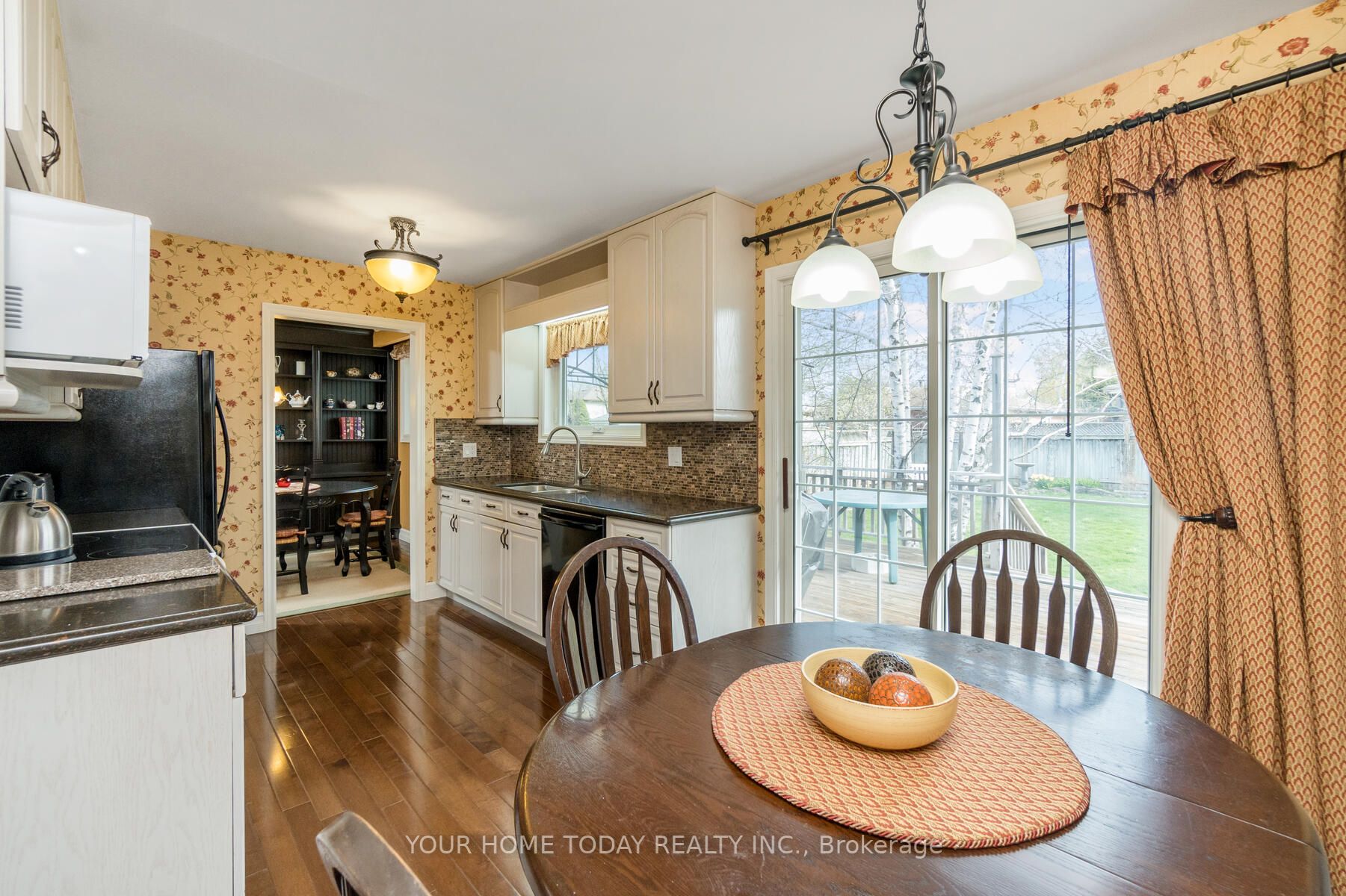 6 Hyland Avenue