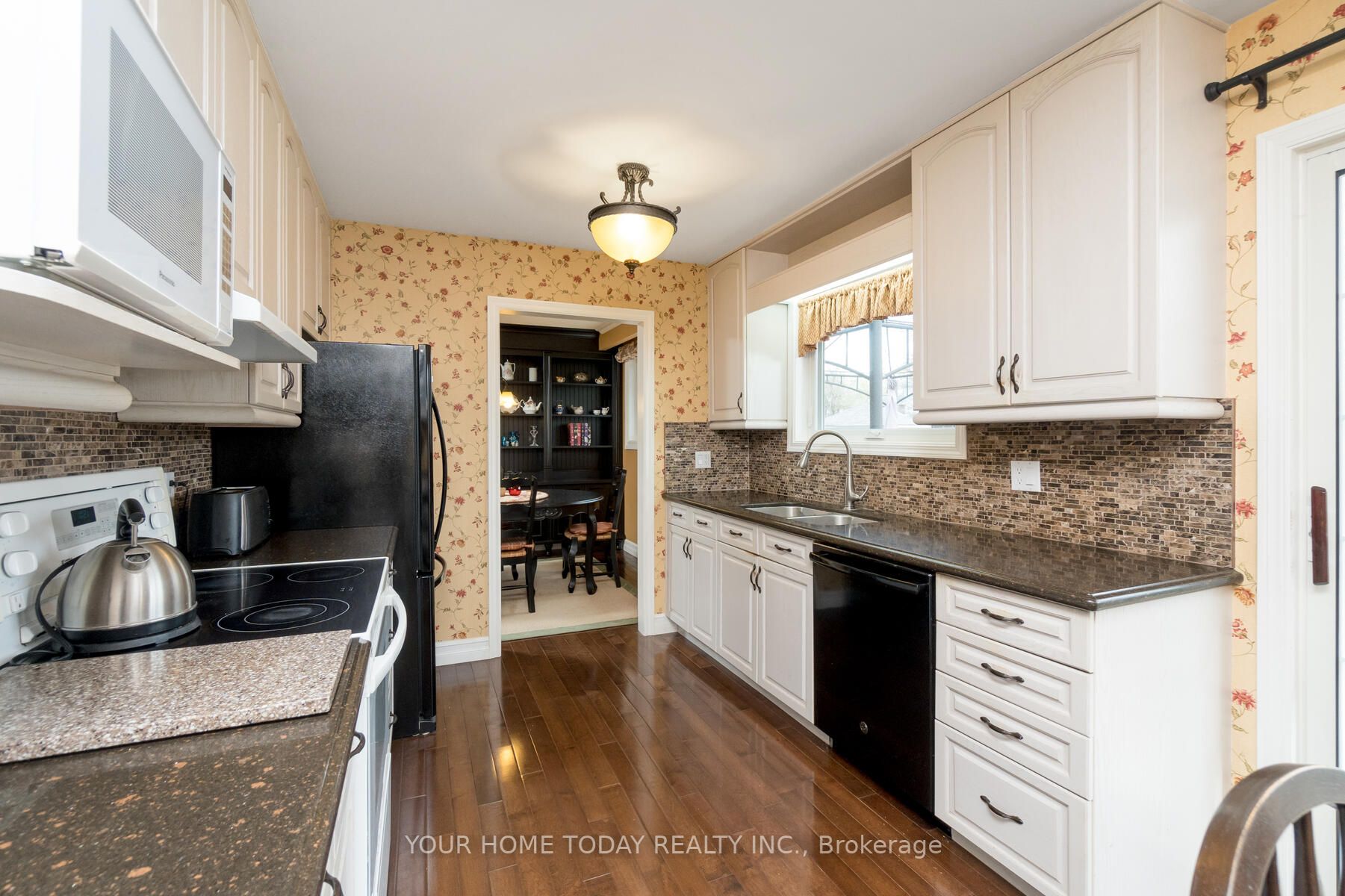 6 Hyland Avenue