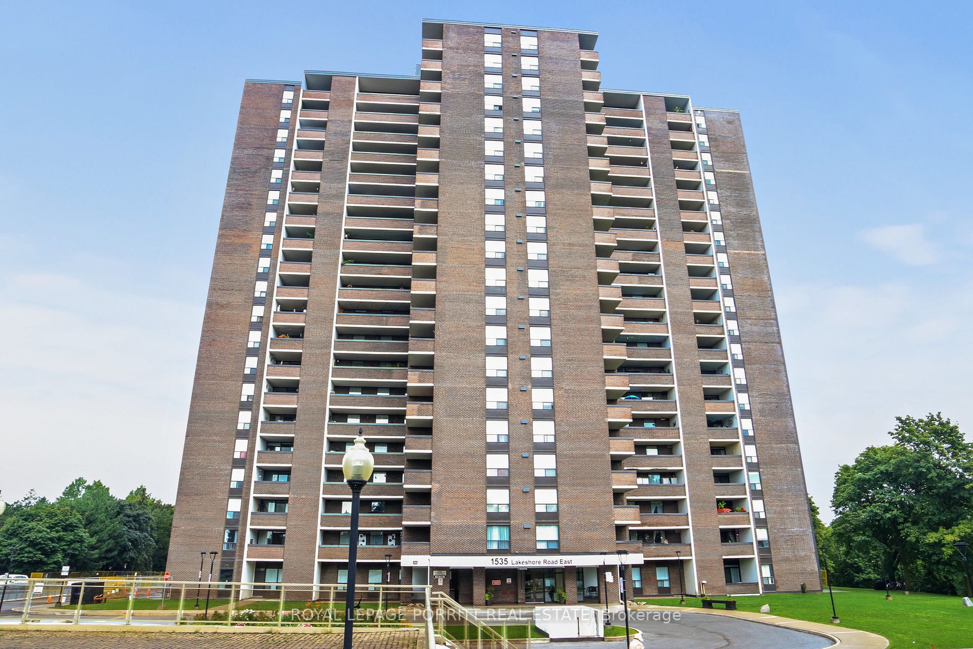 1535 Lakeshore Rd E, #1407