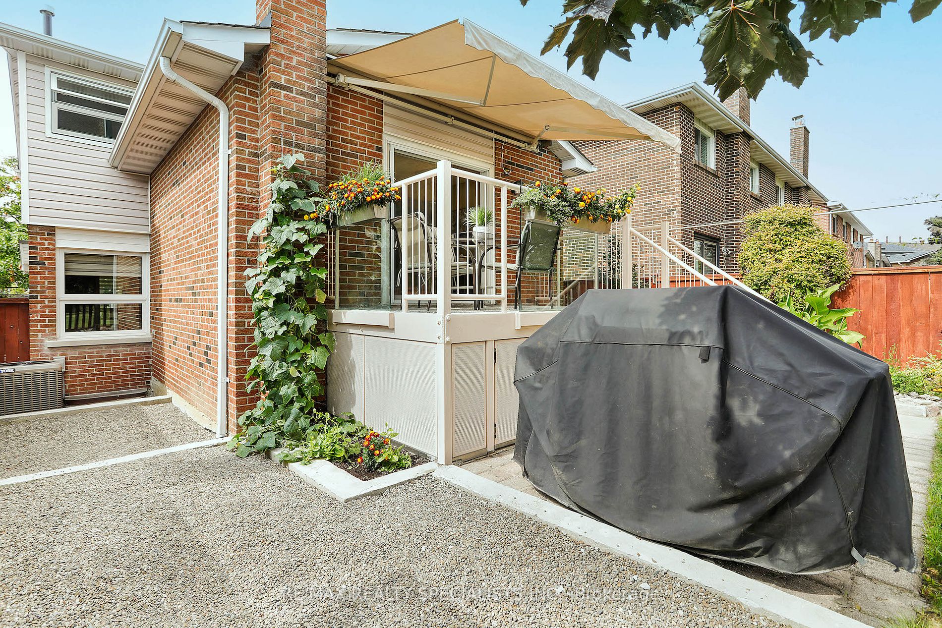 46 Simmons Blvd