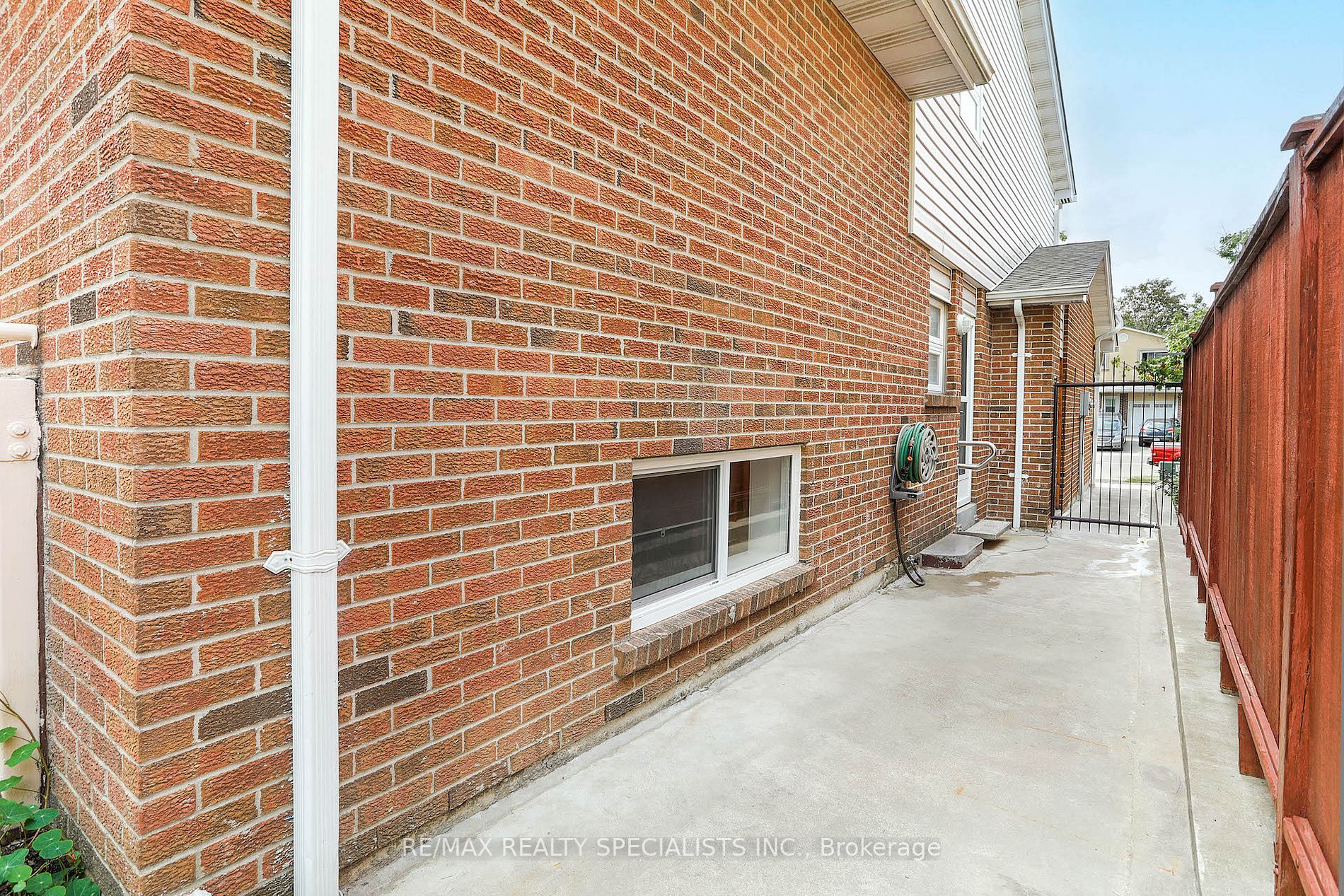 46 Simmons Blvd