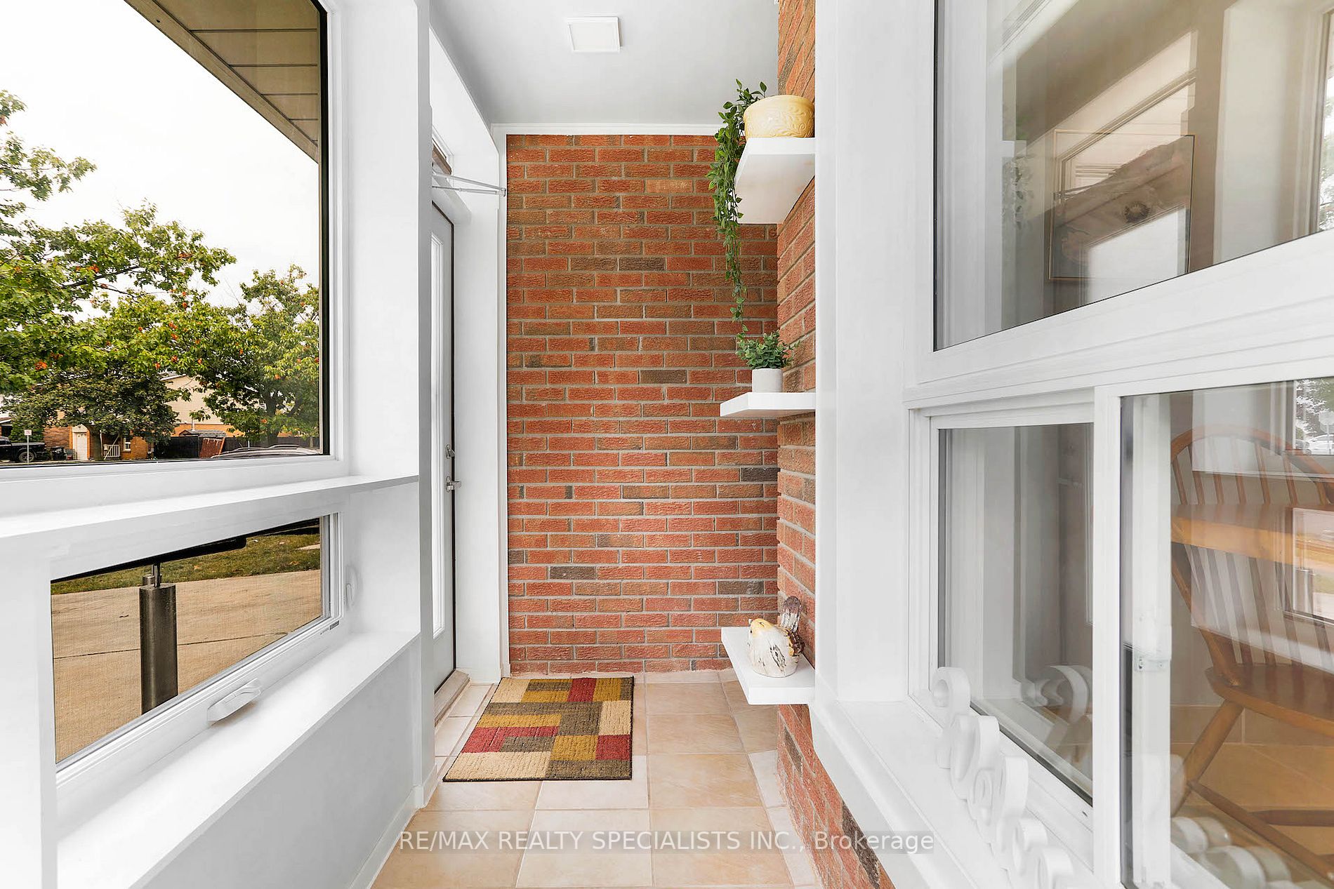 46 Simmons Blvd