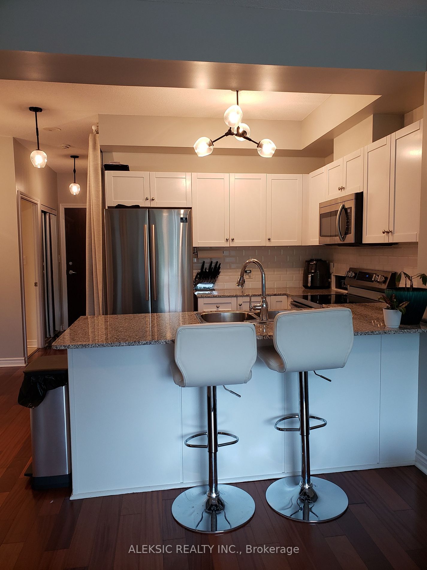 3504 Hurontario St, #202