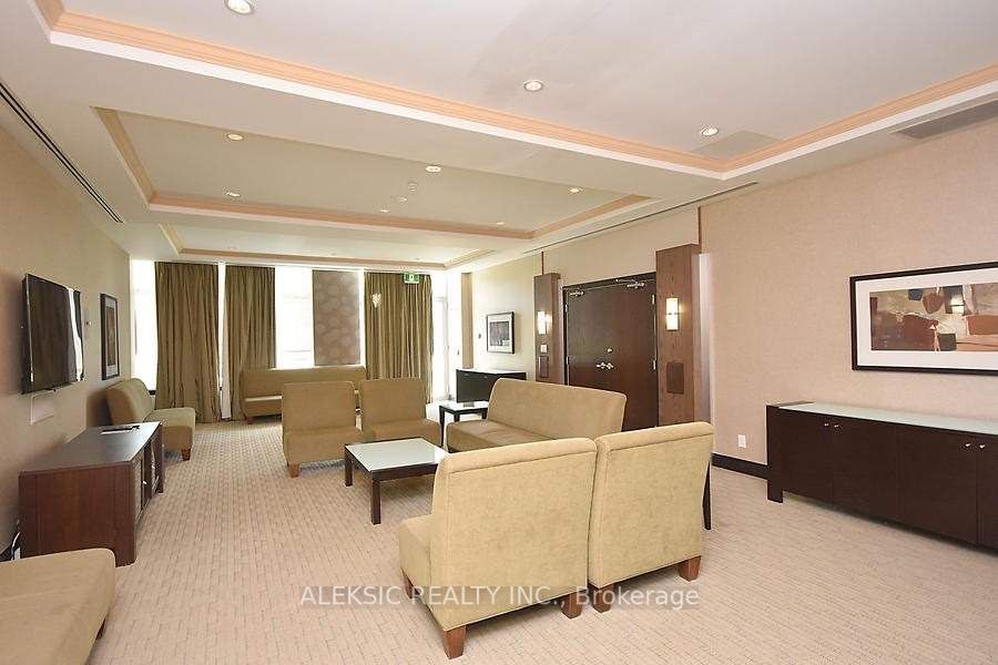 3504 Hurontario St, #202