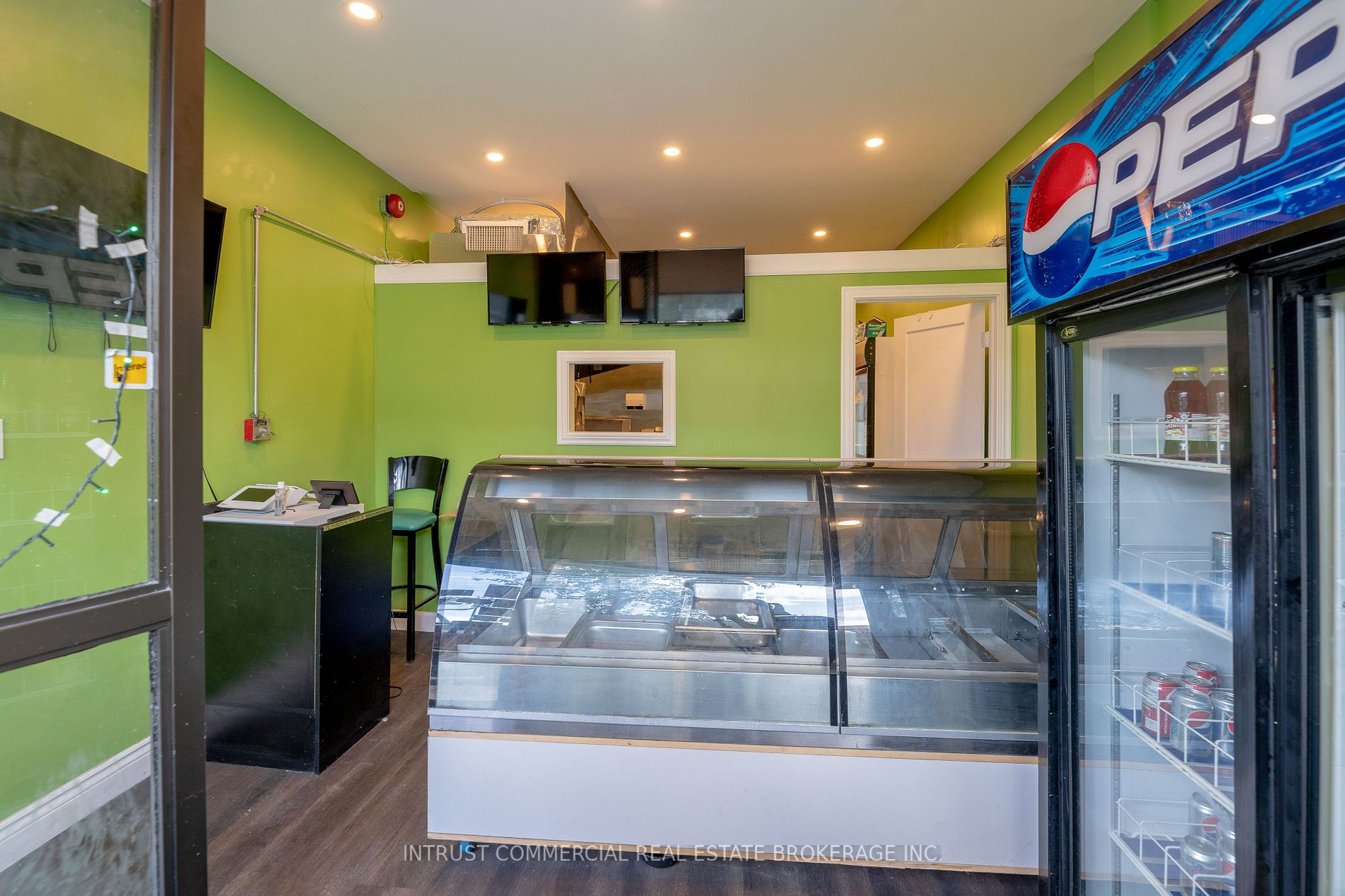 3341 Dundas St W