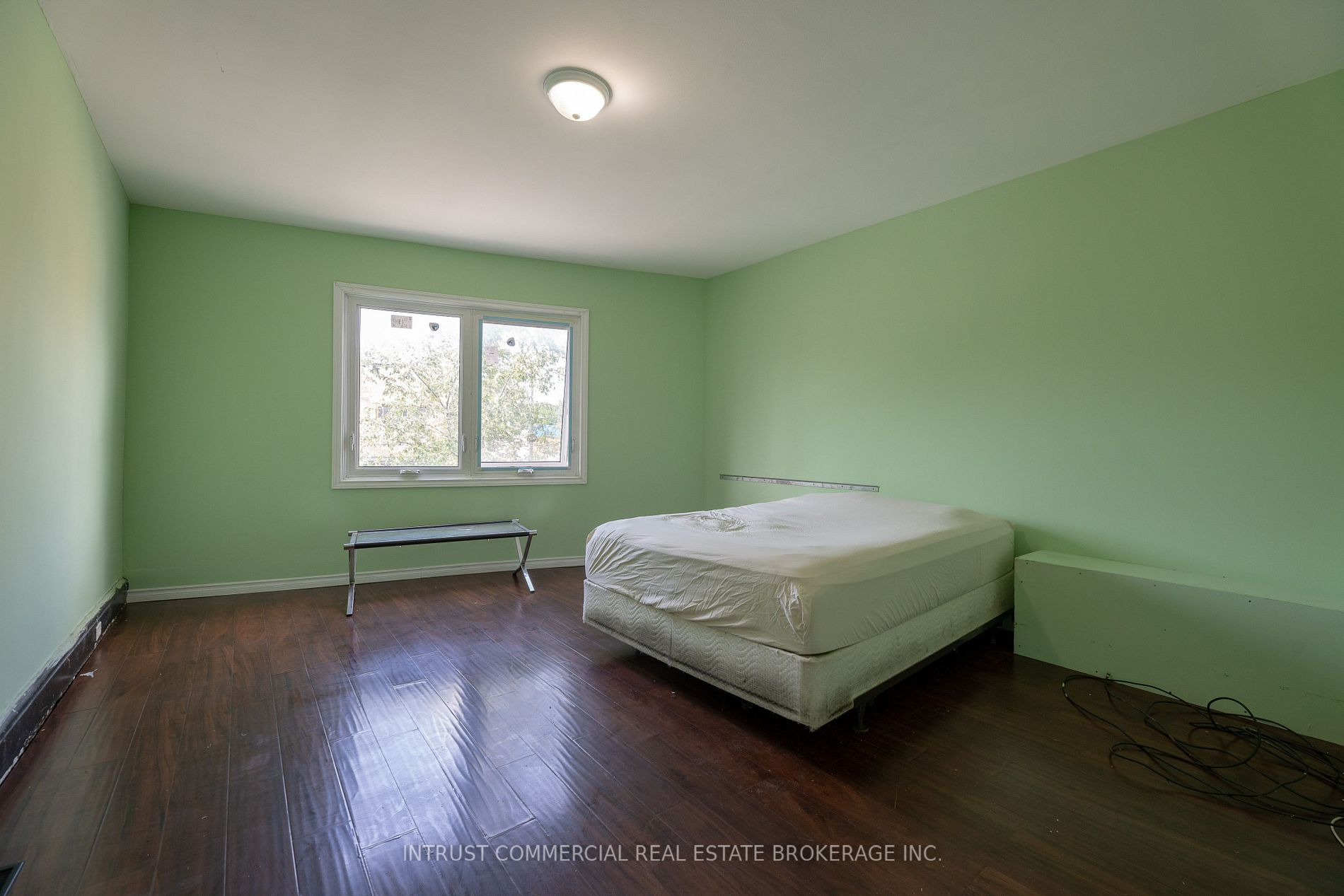 3341 Dundas St W