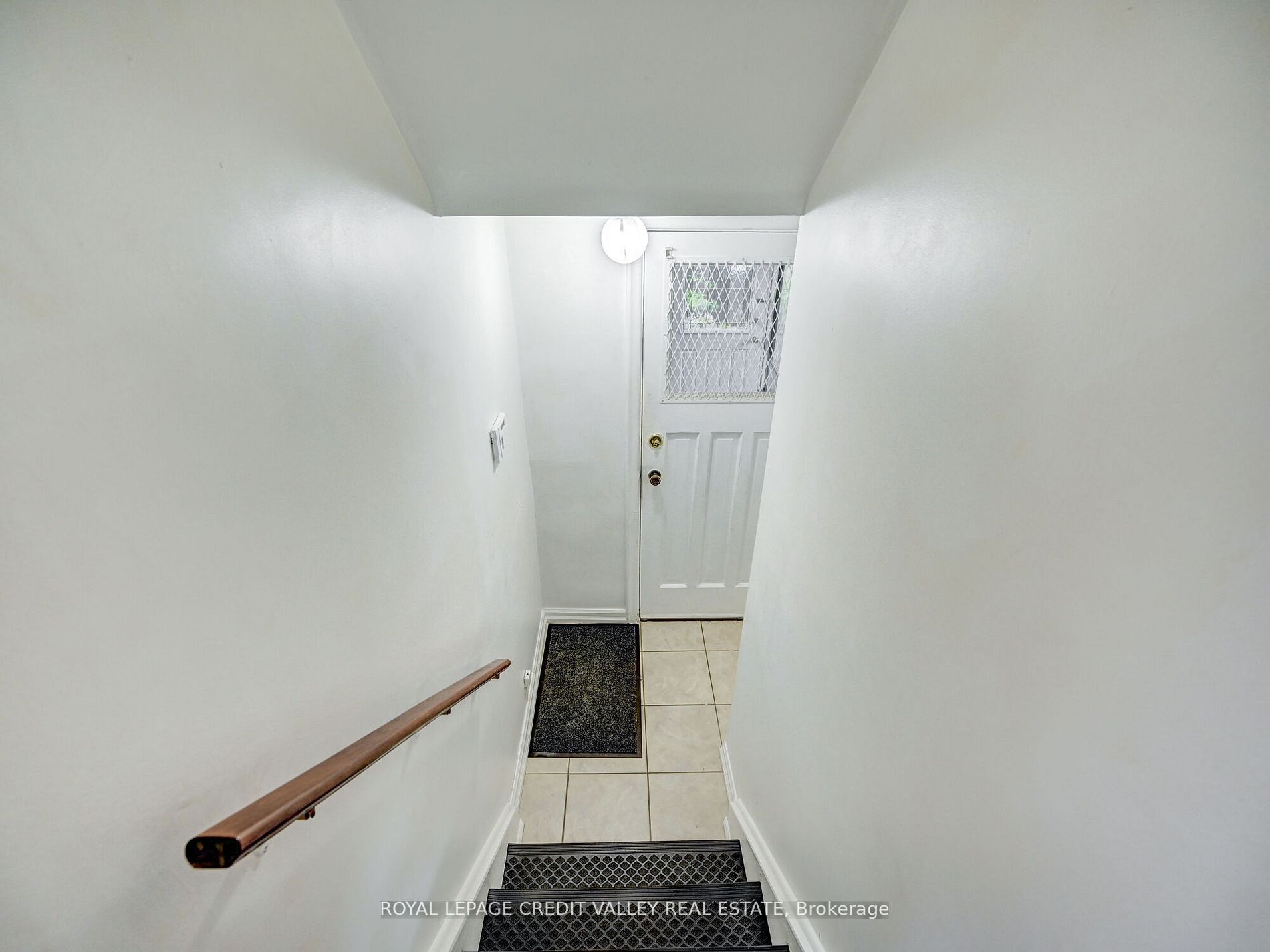39 Eldomar Ave
