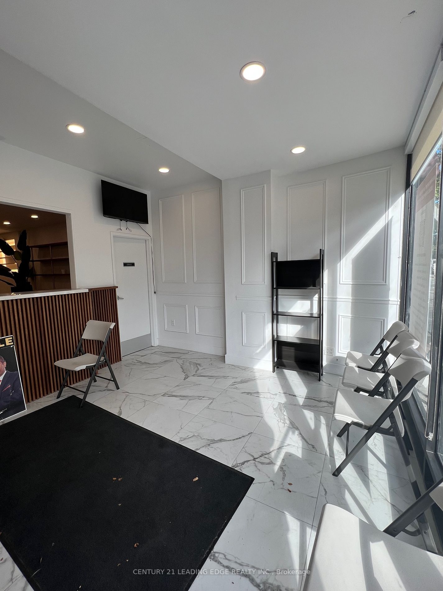 870 Bloor St W