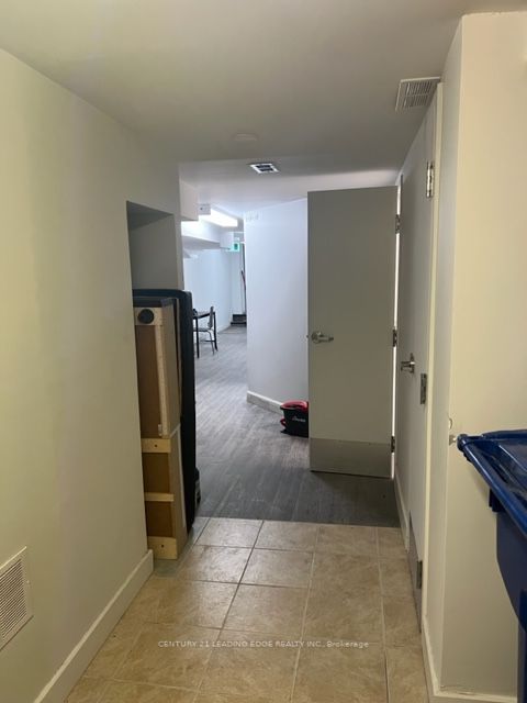 870 Bloor St W