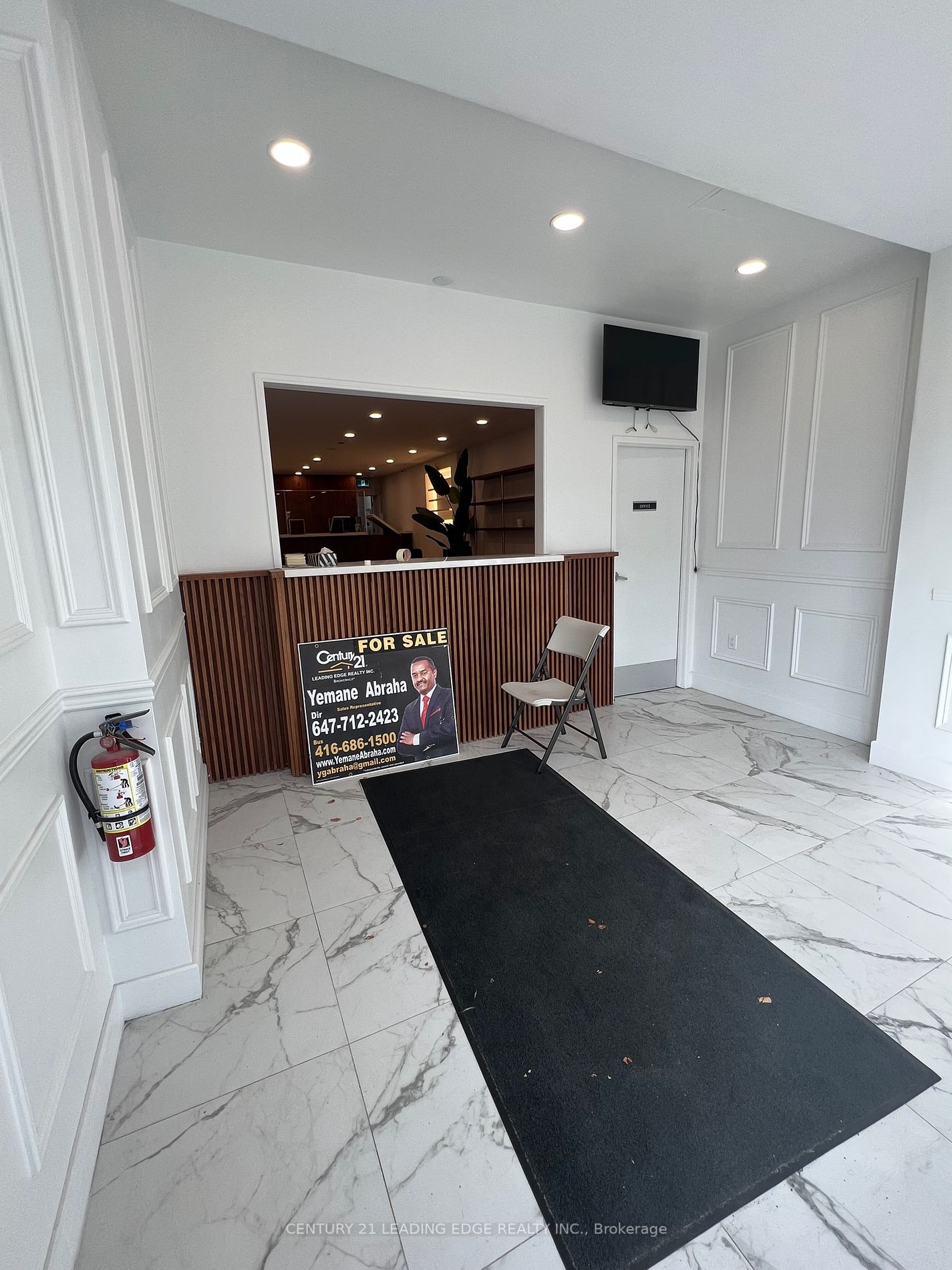 870 Bloor St W