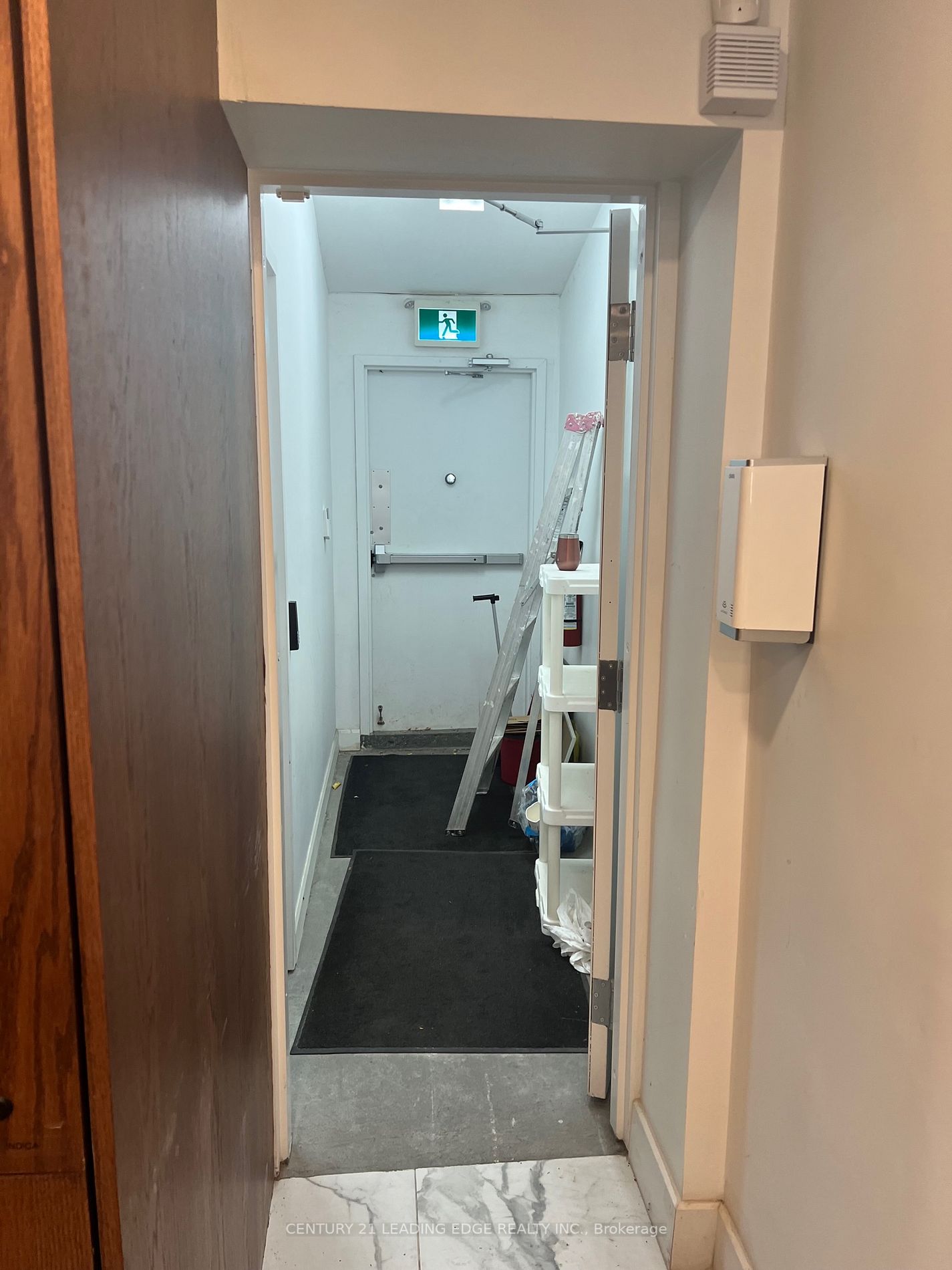 870 Bloor St W