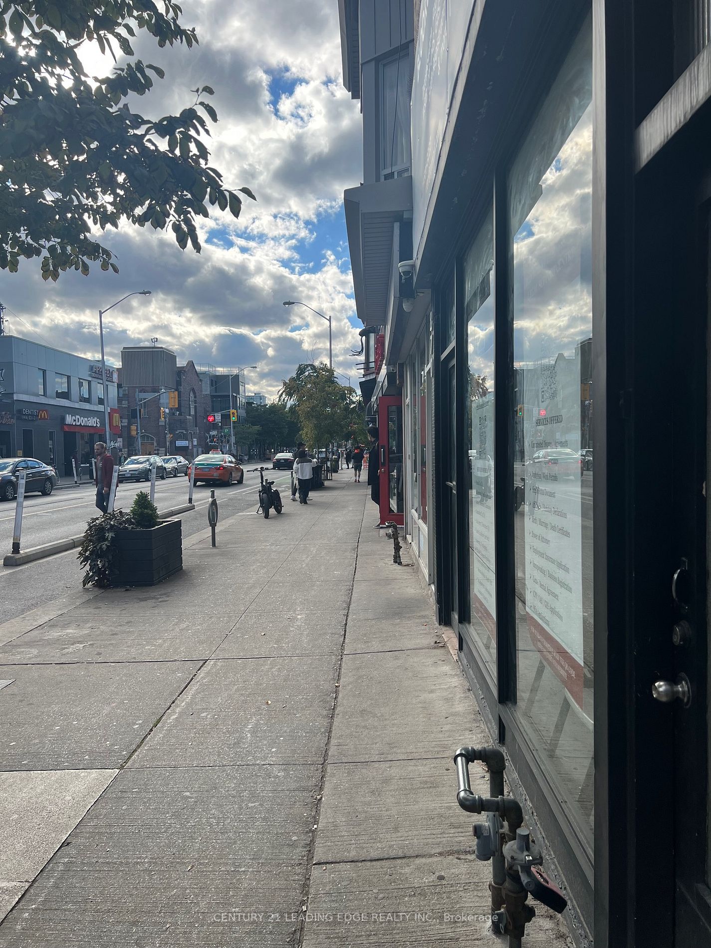 870 Bloor St W