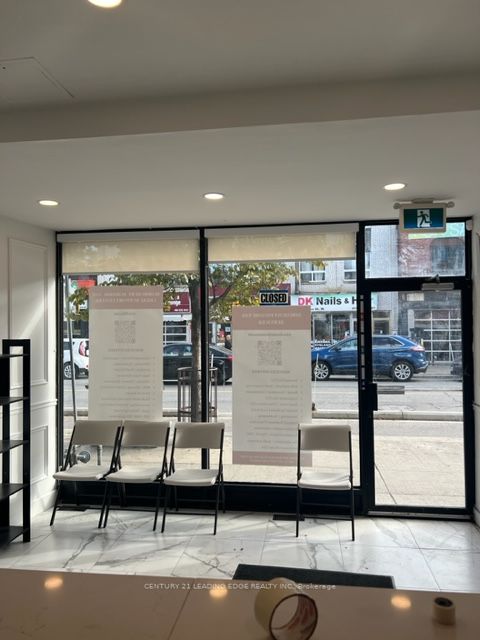 870 Bloor St W