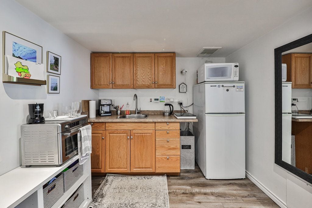 5628 Palmerston Cres