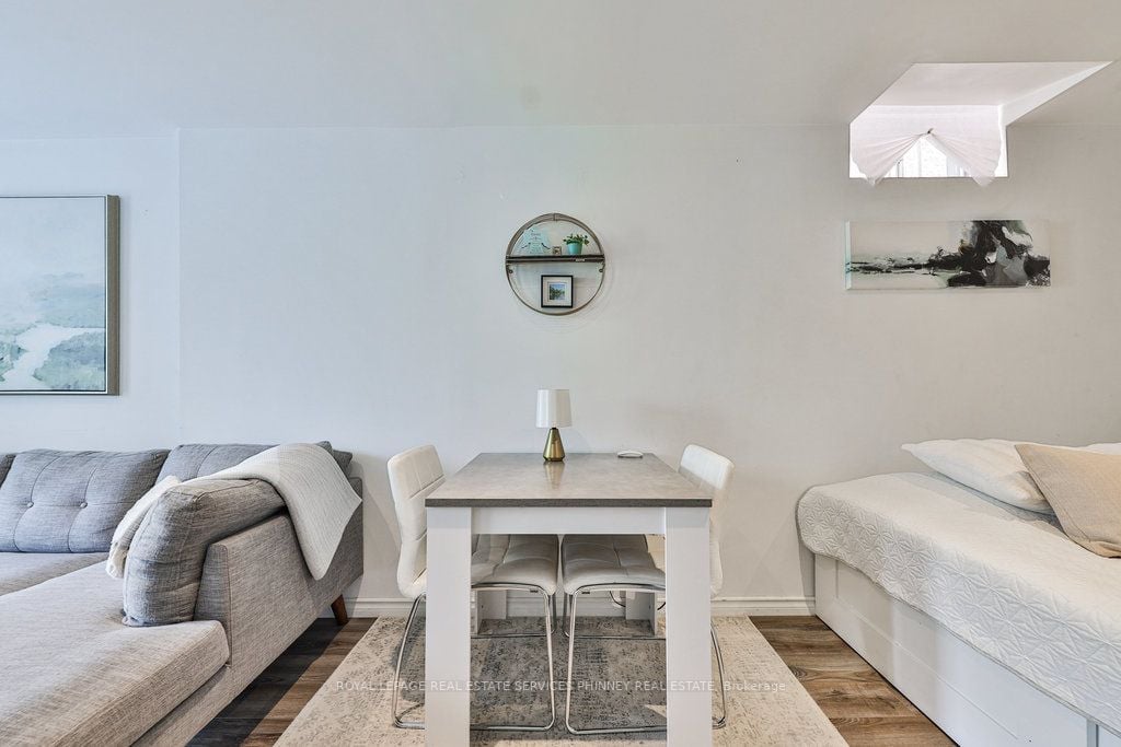 5628 Palmerston Cres