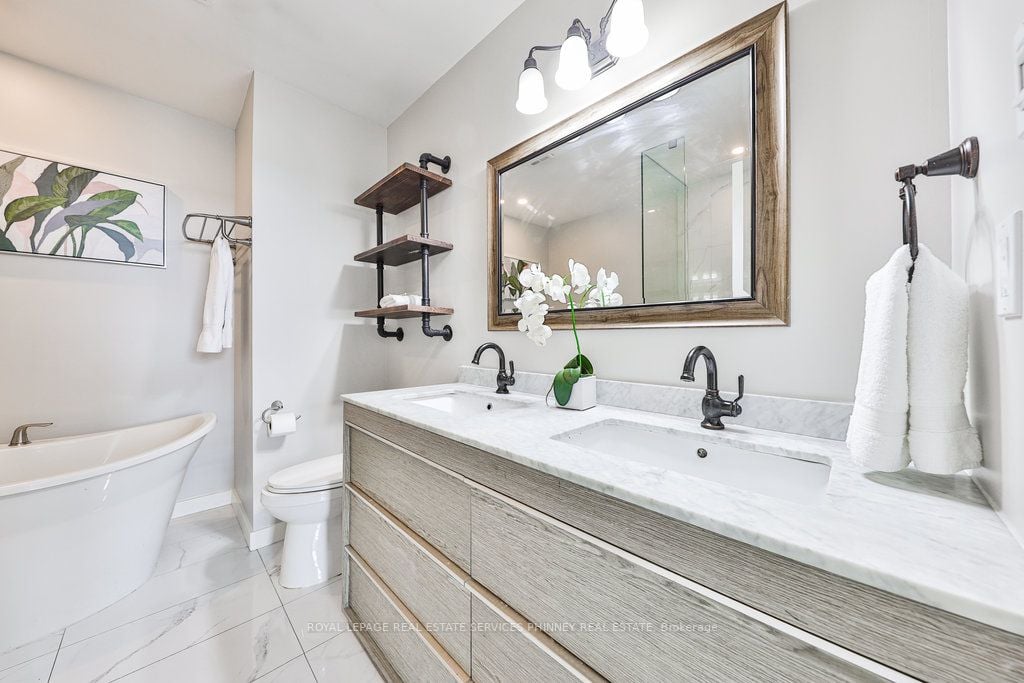 5628 Palmerston Cres