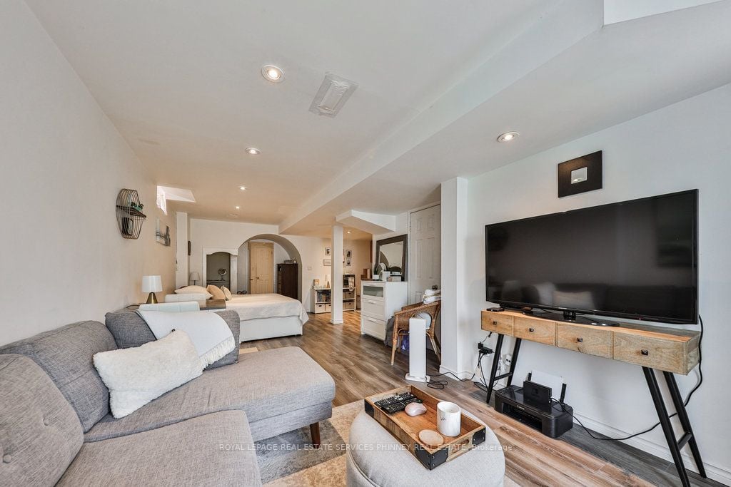 5628 Palmerston Cres