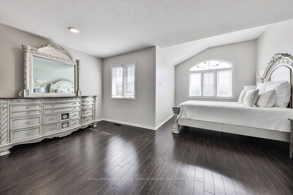 5628 Palmerston Cres