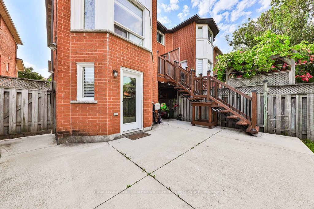 5628 Palmerston Cres