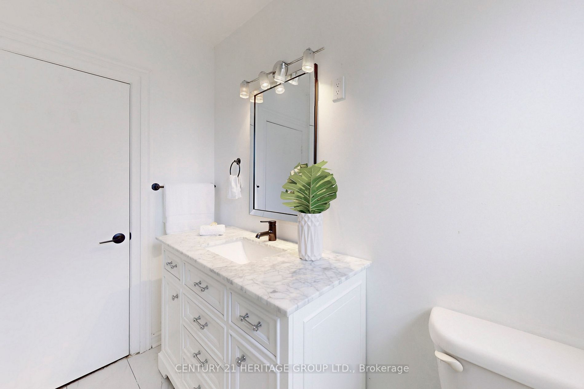 22 Azalea Crt