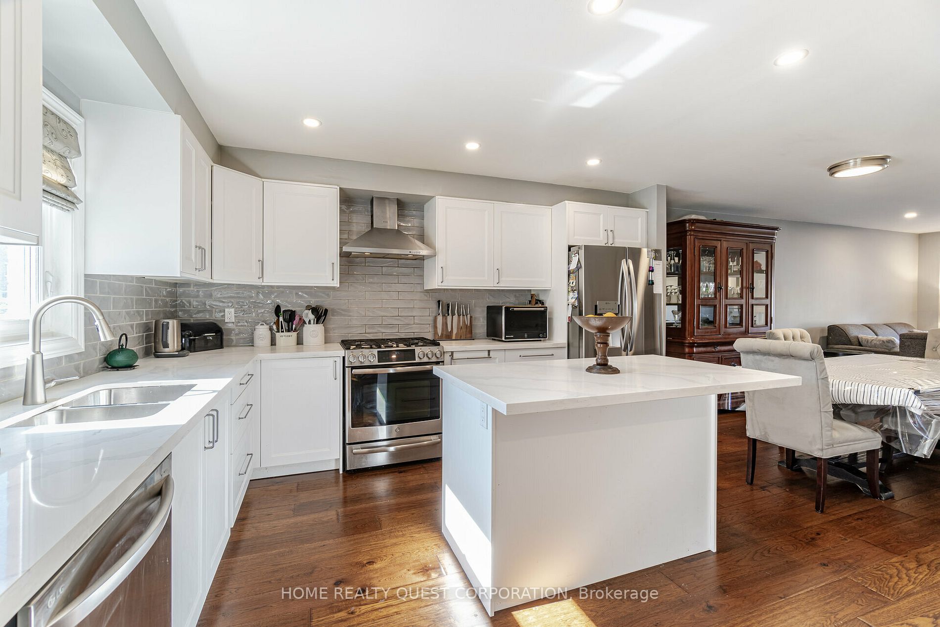 3708 Colonial Dr
