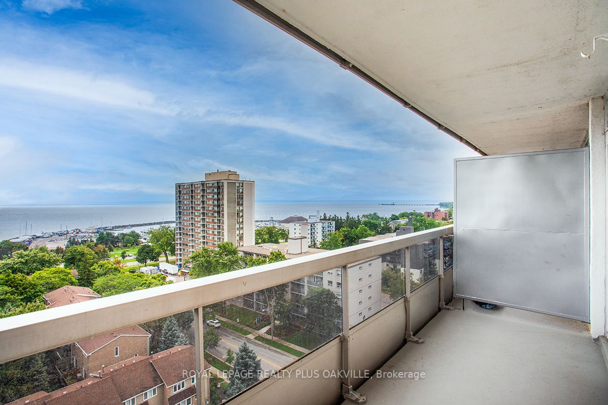2263 Marine Drive, #1206