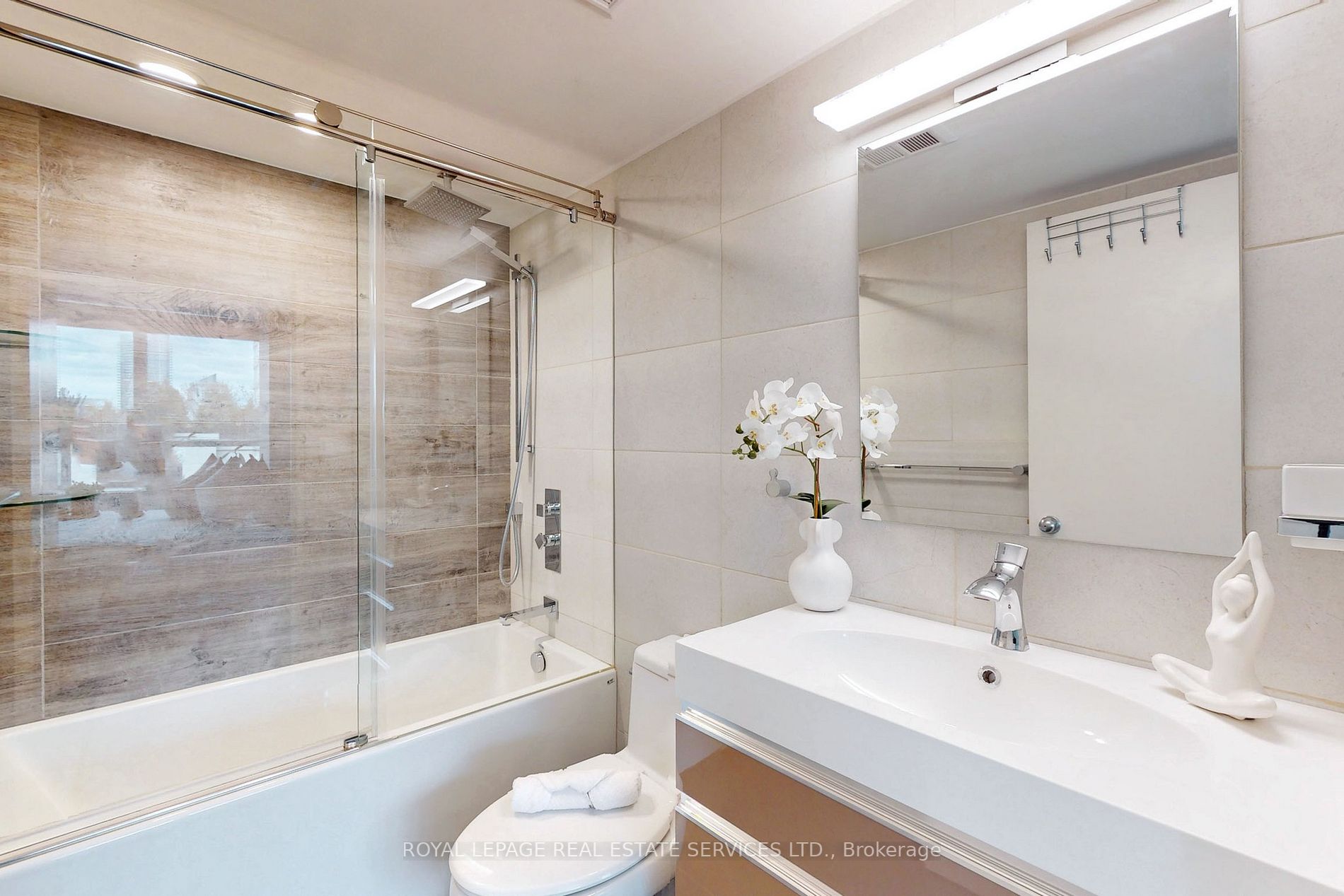 300 Manitoba Street, #309