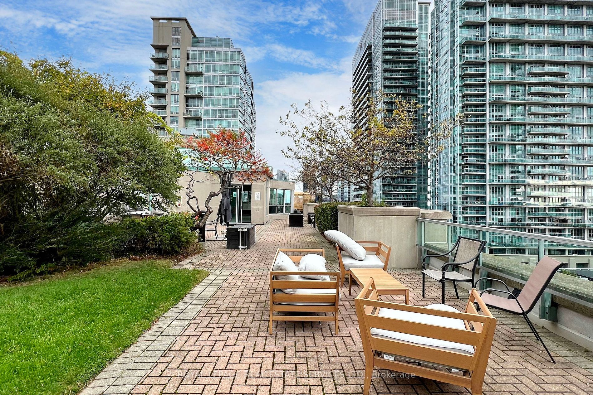300 Manitoba Street, #309