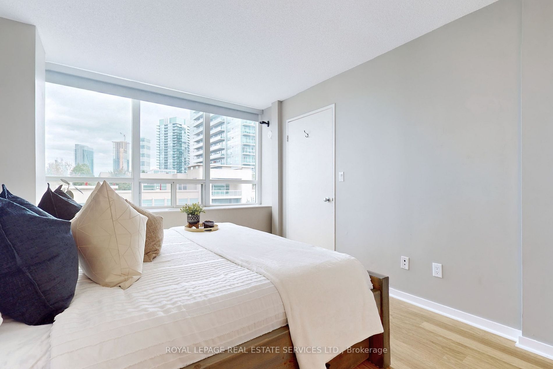 300 Manitoba Street, #309