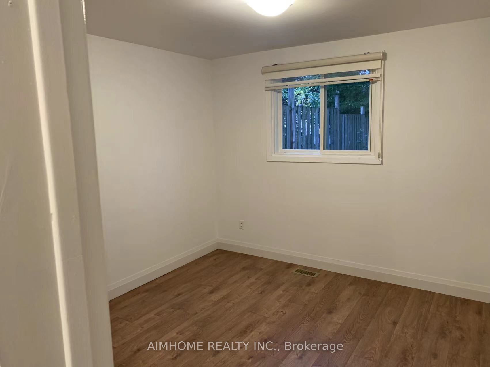 1321 Redbank Cres, #Lower