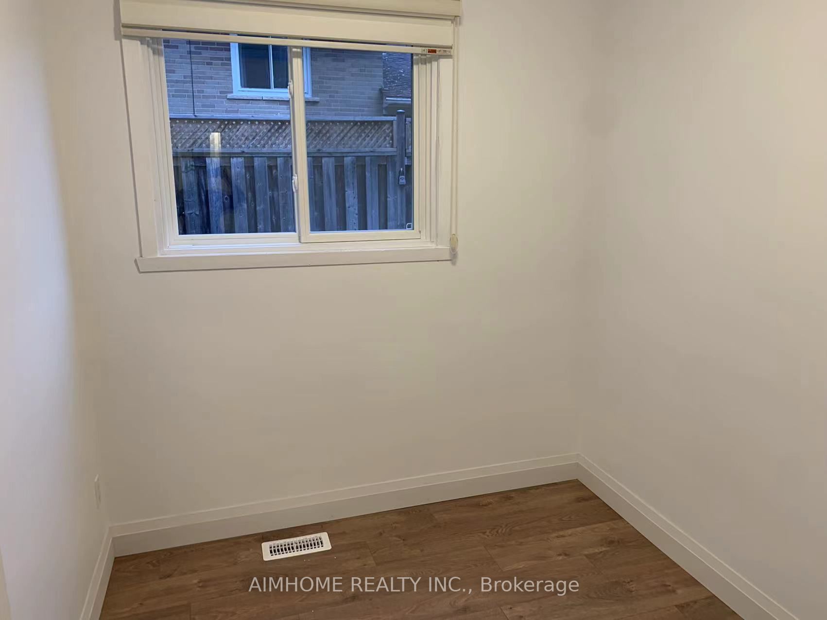 1321 Redbank Cres, #Lower