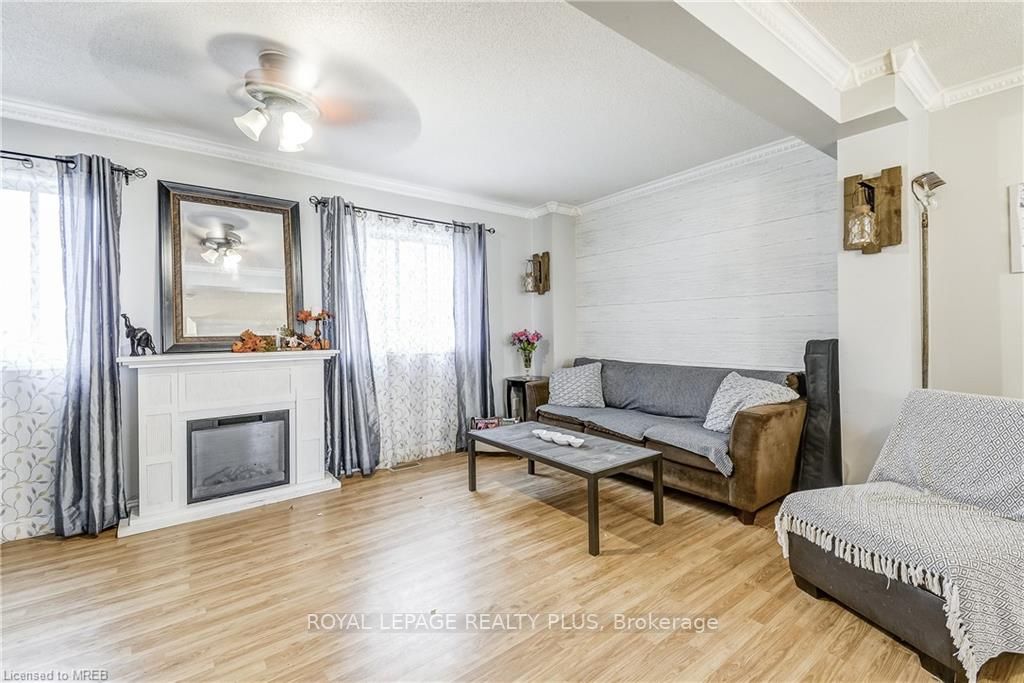 63 Stewart Maclaren Rd, #117