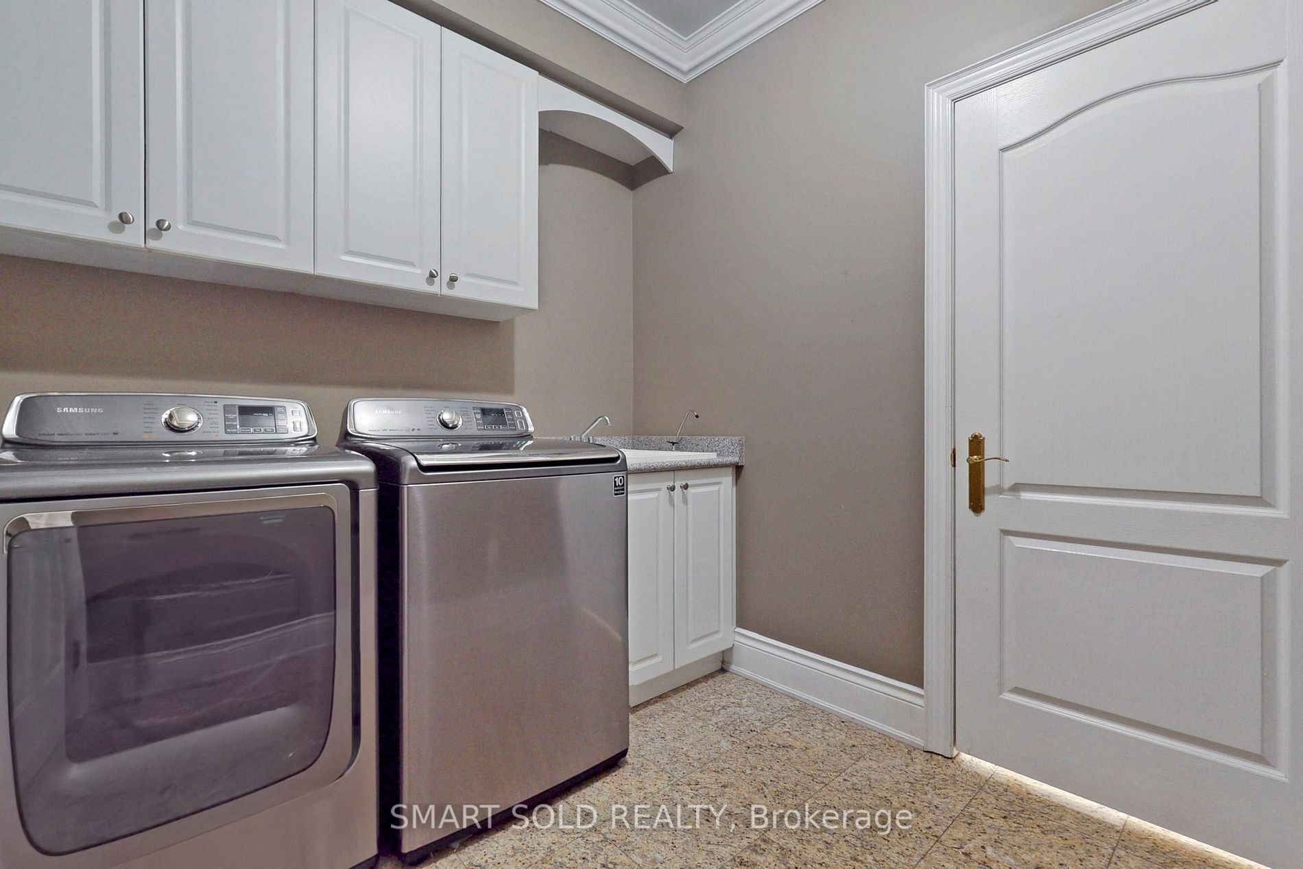 3863 O'neil Gate